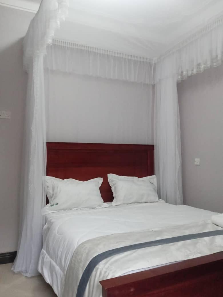 Onyx Motel And Suites Mbarara מראה חיצוני תמונה